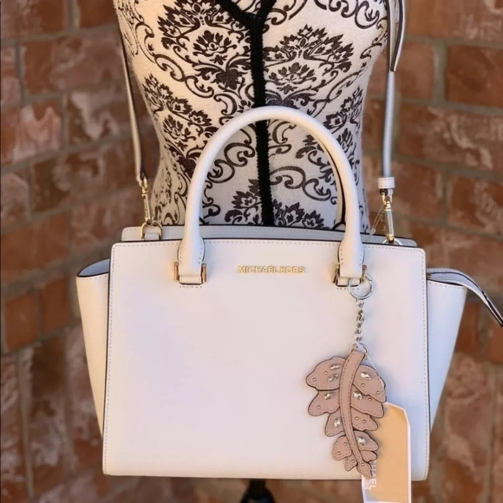 Michael kors Selma satchel bag+ keychain set